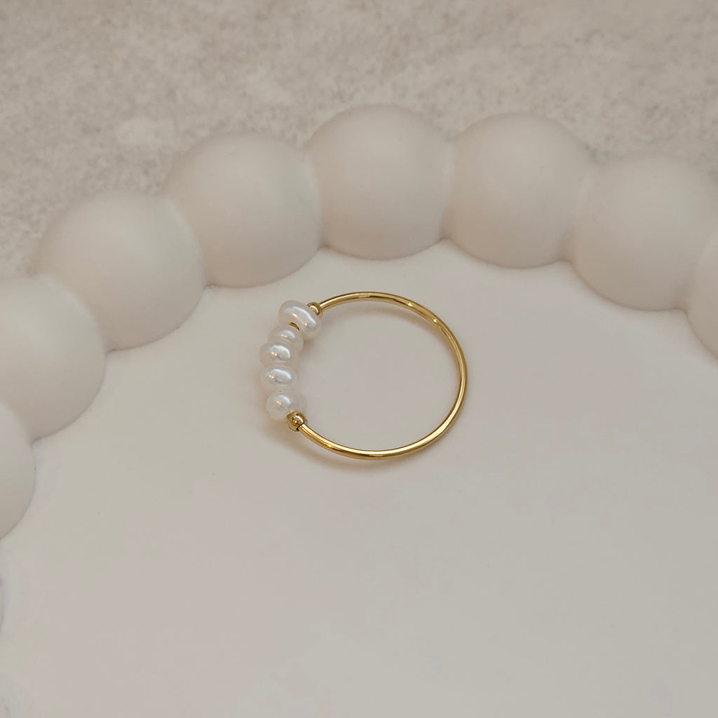 Dainty Pearl Ring