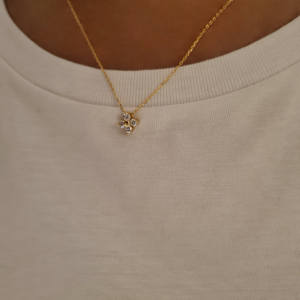 Dainty clover necklace, minimalist gold necklaces, gifts for her